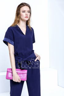 編織時(shí)光的霓裳 一本服裝畫冊(cè)的無聲詩篇
